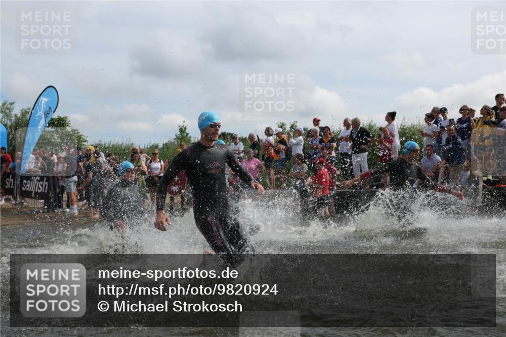 21.06.2026 - Viking Triathlon Michael Strokosch http://msf.ph/oto/9820924 21.06.2026 10:02:49 Schwimmen 16, 20, 64, 73, 111, 171, 186, 219, 315, 372, 440, 530, 553, 634, 636, 653 meine-sportfotos.de