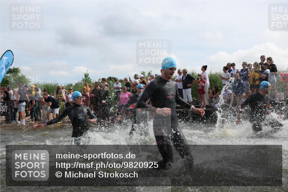 21.06.2026 - Viking Triathlon Michael Strokosch http://msf.ph/oto/9820925 21.06.2026 10:02:49 Schwimmen 16, 20, 64, 73, 111, 171, 186, 219, 315, 372, 440, 530, 553, 634, 636, 653 meine-sportfotos.de