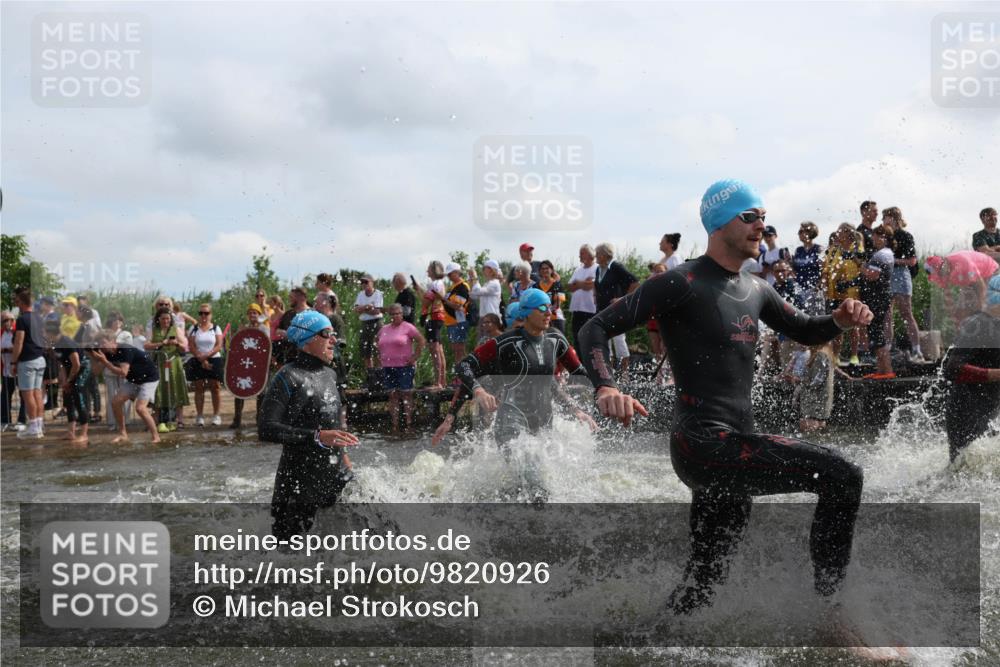 21.06.2026 - Viking Triathlon Michael Strokosch http://msf.ph/oto/9820926 21.06.2026 10:02:50 Schwimmen 16, 20, 64, 73, 111, 171, 219, 315, 372, 440, 530, 553, 634, 636, 653 meine-sportfotos.de