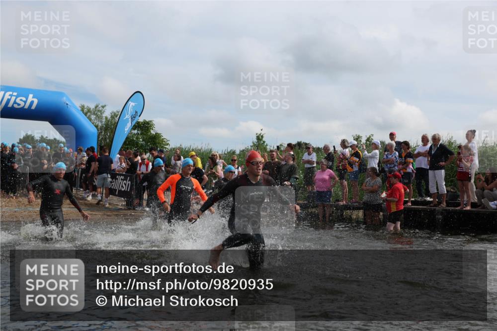 21.06.2026 - Viking Triathlon Michael Strokosch http://msf.ph/oto/9820935 21.06.2026 10:02:55 Schwimmen 20, 64, 73, 111, 171, 219, 233, 315, 395, 407, 475, 530, 546, 553, 634 meine-sportfotos.de