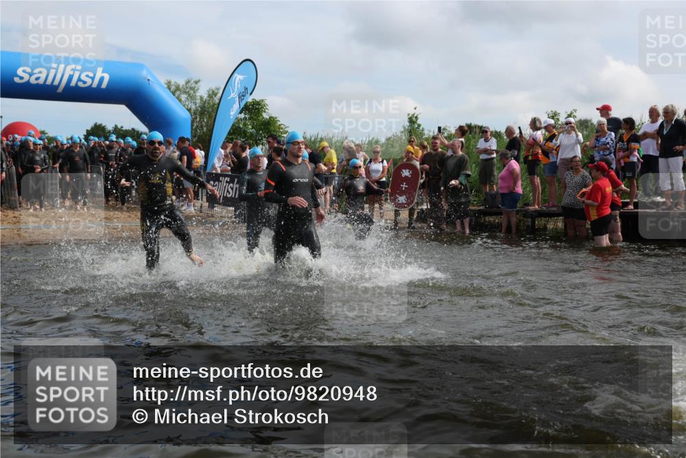 21.06.2026 - Viking Triathlon Michael Strokosch http://msf.ph/oto/9820948 21.06.2026 10:03:00 Schwimmen 64, 80, 82, 111, 199, 219, 233, 395, 407, 475, 530, 545, 546, 612, 634 meine-sportfotos.de