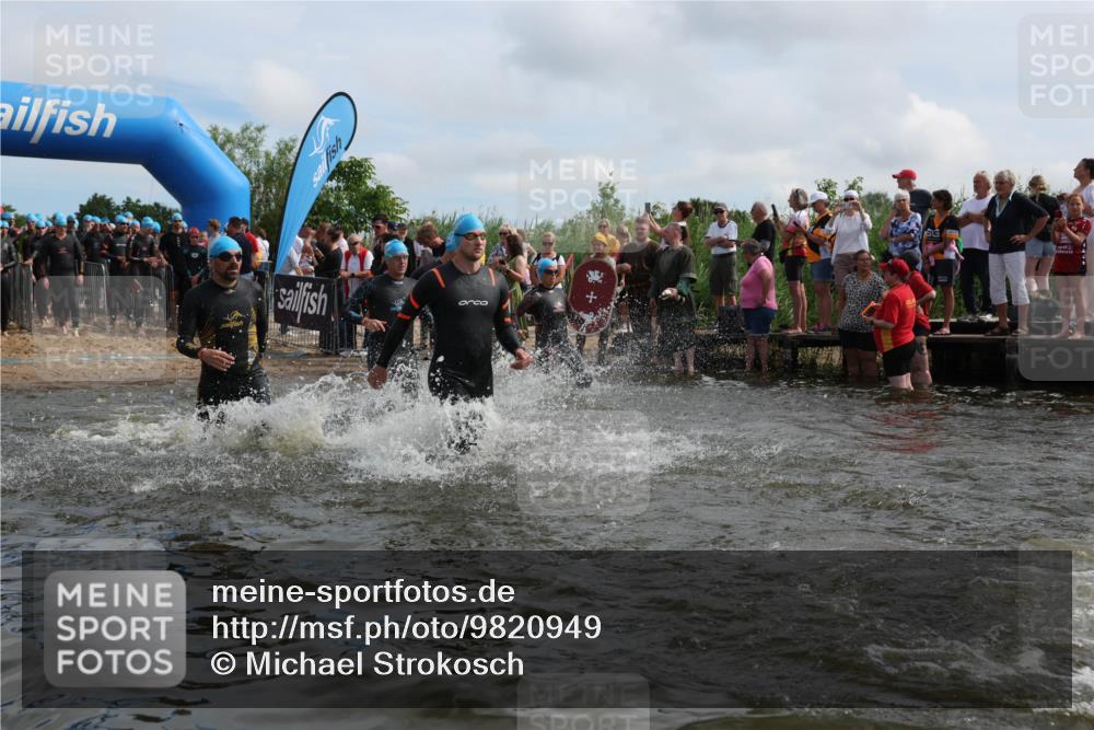 21.06.2026 - Viking Triathlon Michael Strokosch http://msf.ph/oto/9820949 21.06.2026 10:03:00 Schwimmen 64, 80, 82, 111, 199, 219, 233, 395, 407, 475, 530, 545, 546, 612, 634 meine-sportfotos.de