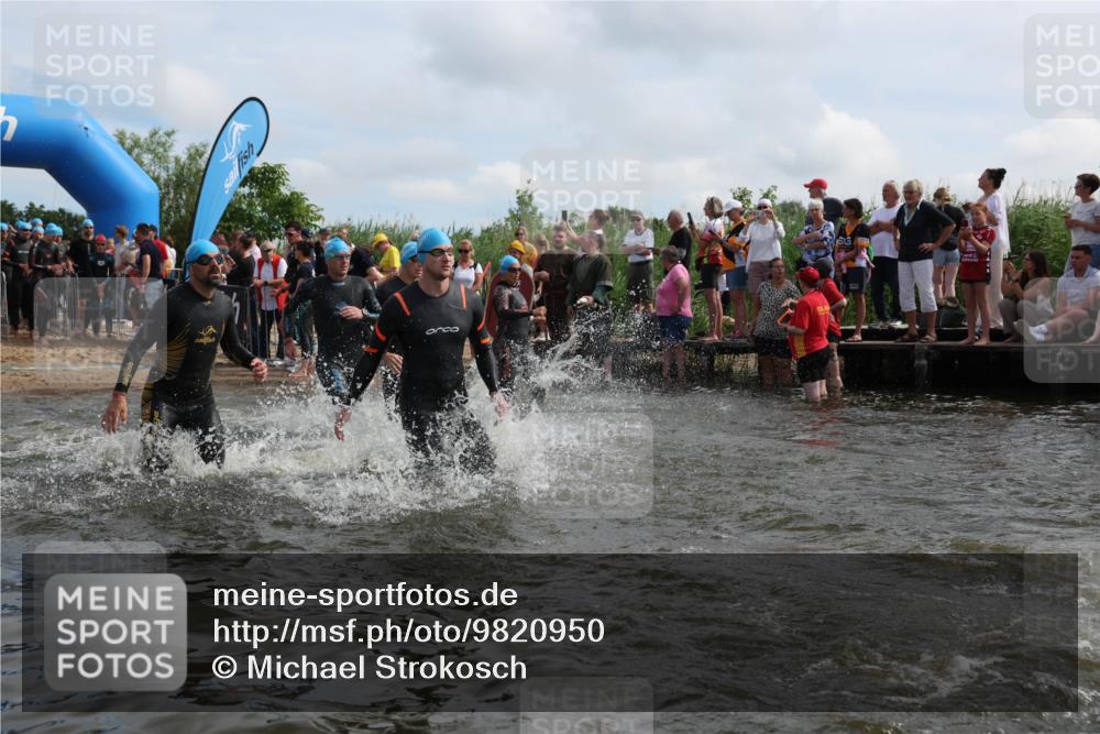 21.06.2026 - Viking Triathlon Michael Strokosch http://msf.ph/oto/9820950 21.06.2026 10:03:00 Schwimmen 64, 80, 82, 111, 199, 219, 233, 395, 407, 475, 530, 545, 546, 612, 634 meine-sportfotos.de