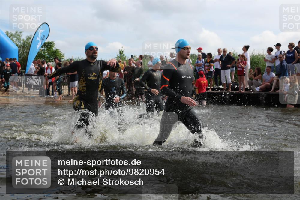 21.06.2026 - Viking Triathlon Michael Strokosch http://msf.ph/oto/9820954 21.06.2026 10:03:01 Schwimmen 64, 80, 82, 111, 199, 219, 233, 395, 407, 475, 530, 545, 546, 612, 634 meine-sportfotos.de