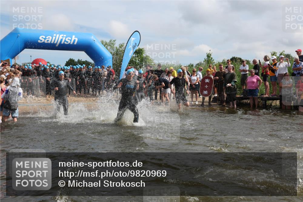 21.06.2026 - Viking Triathlon Michael Strokosch http://msf.ph/oto/9820969 21.06.2026 10:03:08 Schwimmen 49, 80, 82, 170, 199, 200, 208, 233, 348, 352, 356, 395, 404, 407, 475, 545, 546, 612 meine-sportfotos.de