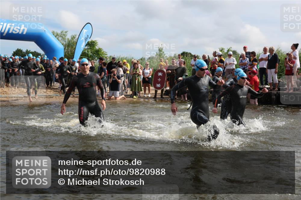 21.06.2026 - Viking Triathlon Michael Strokosch http://msf.ph/oto/9820988 21.06.2026 10:03:16 Schwimmen 49, 58, 68, 170, 200, 202, 208, 348, 352, 356, 404, 419, 455, 467, 487 meine-sportfotos.de
