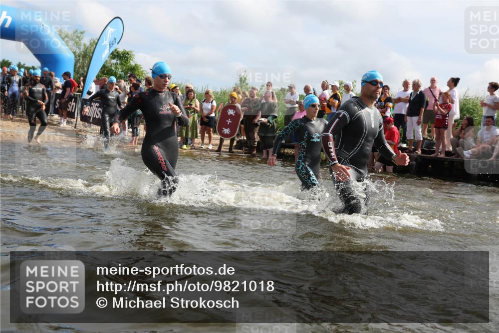 21.06.2026 - Viking Triathlon Michael Strokosch http://msf.ph/oto/9821018 21.06.2026 10:03:32 Schwimmen 53, 84, 95, 118, 143, 251, 303, 323, 327, 328, 364, 423, 457, 556, 559, 656, 667 meine-sportfotos.de