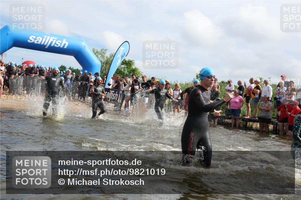 21.06.2026 - Viking Triathlon Michael Strokosch http://msf.ph/oto/9821019 21.06.2026 10:03:33 Schwimmen 53, 84, 95, 118, 143, 229, 251, 303, 323, 327, 328, 340, 364, 423, 457, 458, 556, 559, 656, 667 meine-sportfotos.de
