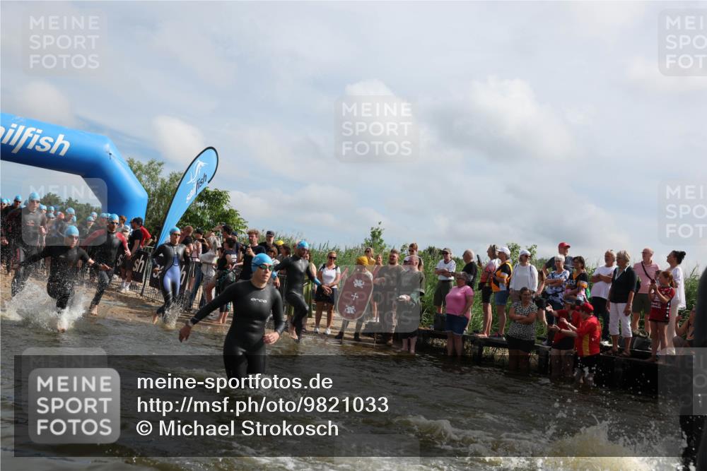 21.06.2026 - Viking Triathlon Michael Strokosch http://msf.ph/oto/9821033 21.06.2026 10:03:37 Schwimmen 53, 95, 143, 229, 251, 303, 323, 327, 340, 423, 457, 458, 559, 656 meine-sportfotos.de
