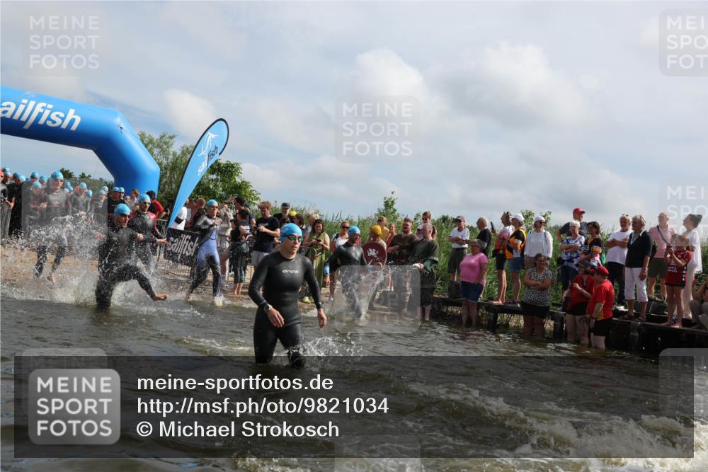 21.06.2026 - Viking Triathlon Michael Strokosch http://msf.ph/oto/9821034 21.06.2026 10:03:37 Schwimmen 53, 95, 143, 229, 251, 303, 323, 327, 340, 423, 457, 458, 559, 656 meine-sportfotos.de
