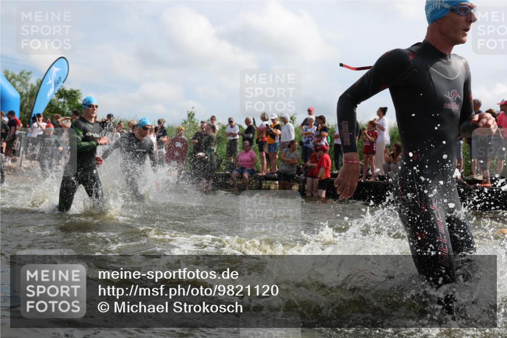 21.06.2026 - Viking Triathlon Michael Strokosch http://msf.ph/oto/9821120 21.06.2026 10:04:14 Schwimmen 96, 205, 213, 227, 239, 243, 256, 269, 377, 397, 400, 411, 496, 526, 666 meine-sportfotos.de