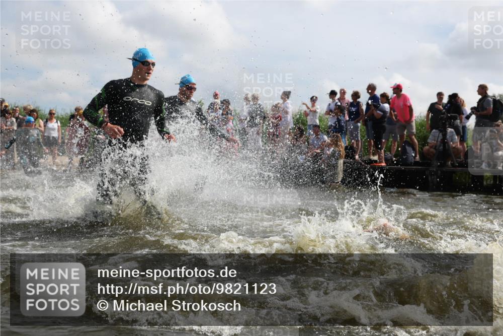 21.06.2026 - Viking Triathlon Michael Strokosch http://msf.ph/oto/9821123 21.06.2026 10:04:15 Schwimmen 96, 205, 213, 227, 239, 243, 256, 269, 377, 397, 400, 411, 496, 526, 666 meine-sportfotos.de