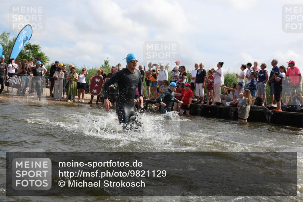 21.06.2026 - Viking Triathlon Michael Strokosch http://msf.ph/oto/9821129 21.06.2026 10:04:17 Schwimmen 96, 205, 213, 227, 239, 243, 256, 269, 377, 397, 400, 411, 496, 526, 666 meine-sportfotos.de