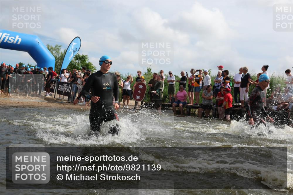 21.06.2026 - Viking Triathlon Michael Strokosch http://msf.ph/oto/9821139 21.06.2026 10:04:21 Schwimmen 96, 132, 179, 205, 213, 227, 239, 241, 256, 377, 411, 526, 602, 614, 666 meine-sportfotos.de