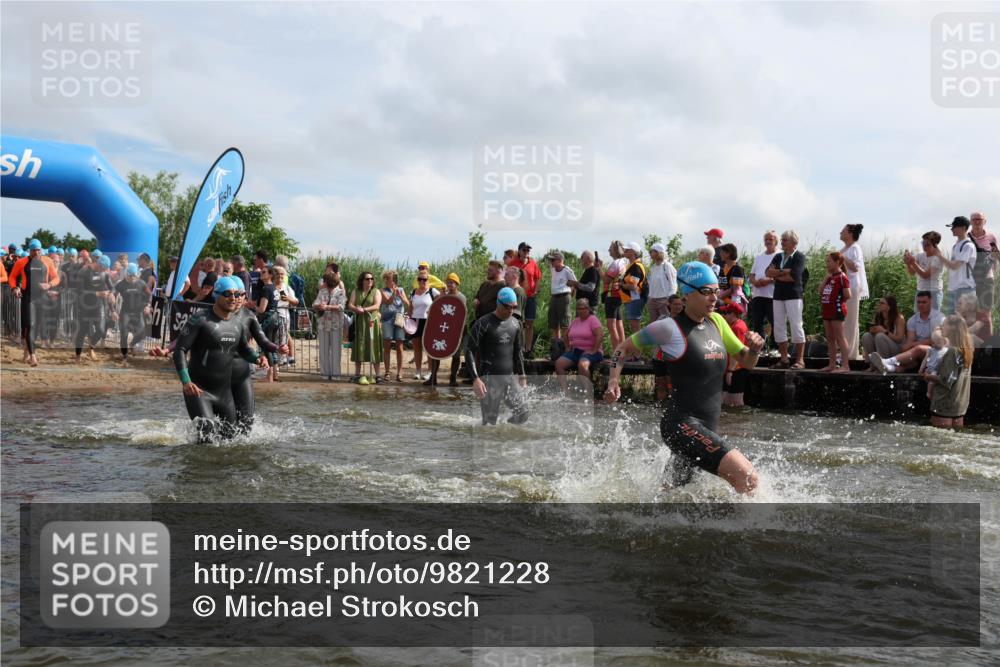 21.06.2026 - Viking Triathlon Michael Strokosch http://msf.ph/oto/9821228 21.06.2026 10:05:07 Schwimmen 165, 225, 296, 297, 301, 304, 318, 350, 370, 442, 461, 497, 516, 562, 650 meine-sportfotos.de