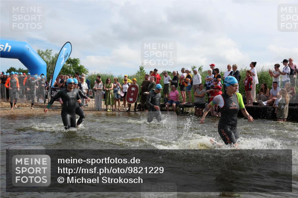 21.06.2026 - Viking Triathlon Michael Strokosch http://msf.ph/oto/9821229 21.06.2026 10:05:07 Schwimmen 165, 225, 296, 297, 301, 304, 318, 350, 370, 442, 461, 497, 516, 562, 650 meine-sportfotos.de