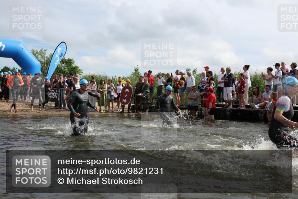 21.06.2026 - Viking Triathlon Michael Strokosch http://msf.ph/oto/9821231 21.06.2026 10:05:08 Schwimmen 165, 225, 296, 297, 301, 304, 318, 350, 370, 442, 461, 497, 516, 562, 650 meine-sportfotos.de
