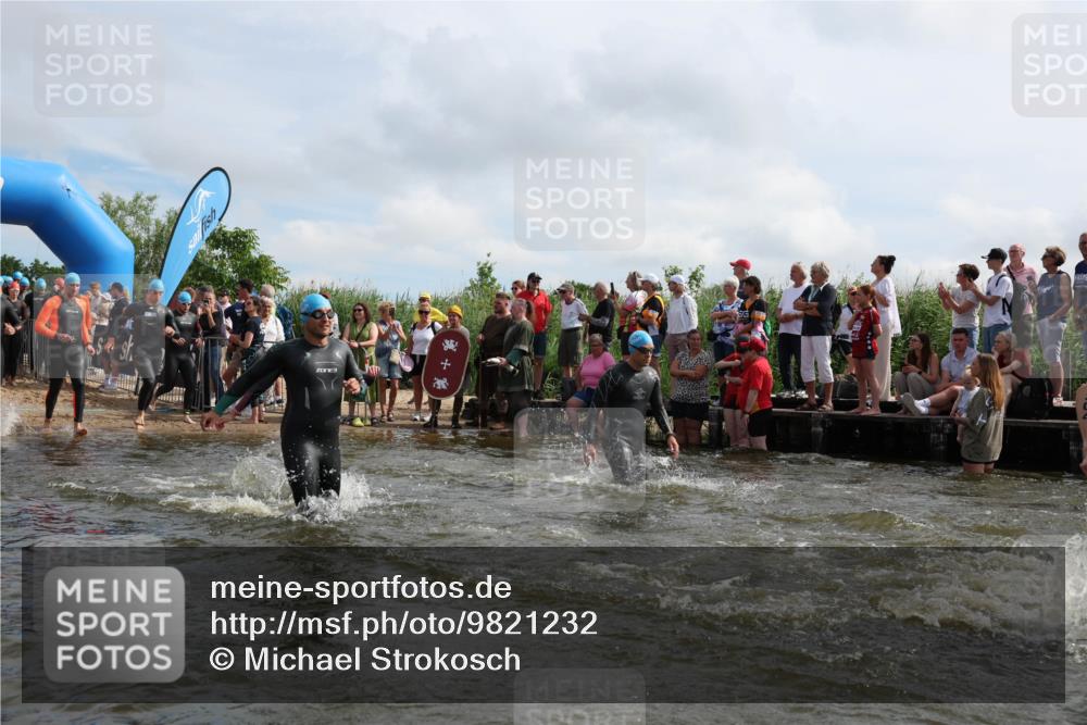 21.06.2026 - Viking Triathlon Michael Strokosch http://msf.ph/oto/9821232 21.06.2026 10:05:08 Schwimmen 165, 225, 296, 297, 301, 304, 318, 350, 370, 442, 461, 497, 516, 562, 650 meine-sportfotos.de