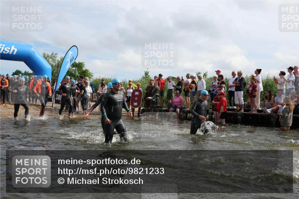 21.06.2026 - Viking Triathlon Michael Strokosch http://msf.ph/oto/9821233 21.06.2026 10:05:08 Schwimmen 165, 225, 296, 297, 301, 304, 318, 350, 370, 442, 461, 497, 516, 562, 650 meine-sportfotos.de