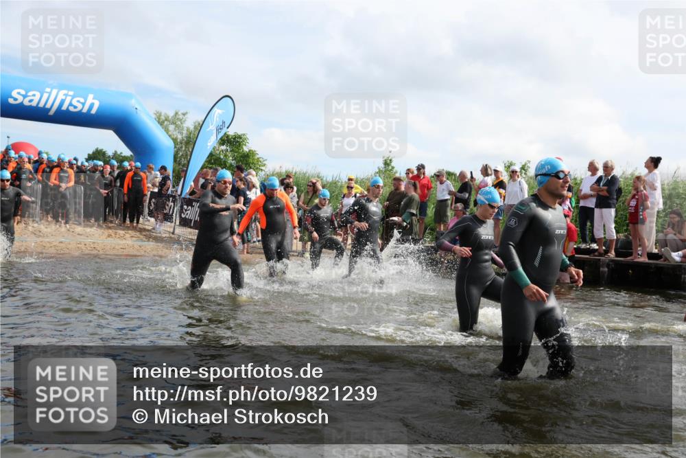 21.06.2026 - Viking Triathlon Michael Strokosch http://msf.ph/oto/9821239 21.06.2026 10:05:10 Schwimmen 165, 198, 211, 225, 296, 297, 301, 304, 370, 442, 497, 519, 562, 601, 617 meine-sportfotos.de