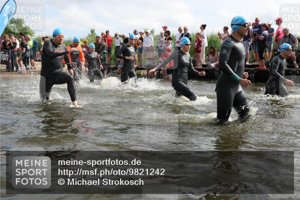 21.06.2026 - Viking Triathlon Michael Strokosch http://msf.ph/oto/9821242 21.06.2026 10:05:11 Schwimmen 165, 198, 211, 225, 296, 297, 301, 304, 370, 442, 497, 519, 562, 601, 617 meine-sportfotos.de
