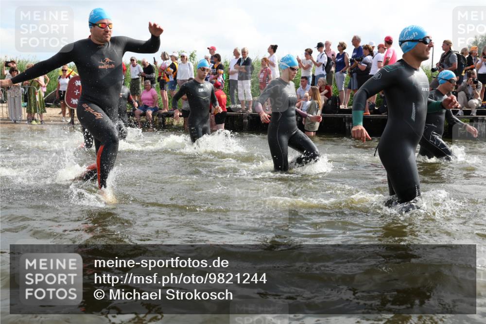 21.06.2026 - Viking Triathlon Michael Strokosch http://msf.ph/oto/9821244 21.06.2026 10:05:11 Schwimmen 165, 198, 211, 225, 296, 297, 301, 304, 370, 442, 497, 519, 562, 601, 617 meine-sportfotos.de