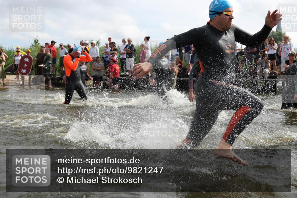 21.06.2026 - Viking Triathlon Michael Strokosch http://msf.ph/oto/9821247 21.06.2026 10:05:12 Schwimmen 165, 198, 211, 225, 296, 297, 301, 304, 370, 442, 497, 519, 562, 601, 617 meine-sportfotos.de
