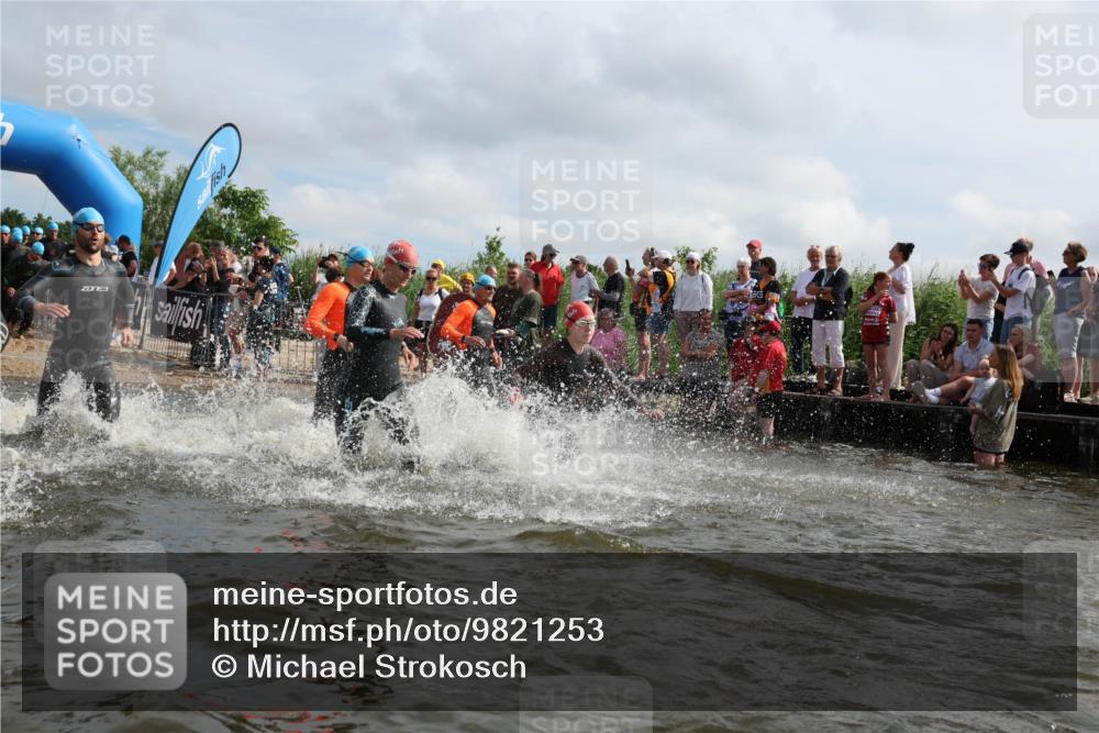 21.06.2026 - Viking Triathlon Michael Strokosch http://msf.ph/oto/9821253 21.06.2026 10:05:16 Schwimmen 33, 165, 198, 211, 296, 301, 341, 370, 472, 493, 519, 562, 601, 617, 632 meine-sportfotos.de