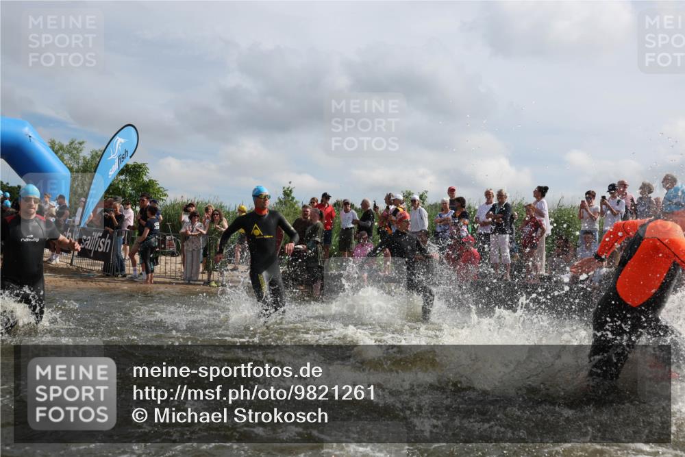 21.06.2026 - Viking Triathlon Michael Strokosch http://msf.ph/oto/9821261 21.06.2026 10:05:20 Schwimmen 33, 86, 198, 211, 230, 302, 308, 341, 459, 472, 493, 519, 601, 617, 632 meine-sportfotos.de