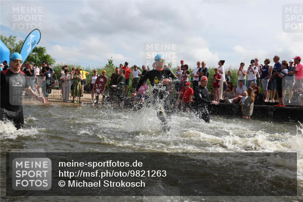 21.06.2026 - Viking Triathlon Michael Strokosch http://msf.ph/oto/9821263 21.06.2026 10:05:21 Schwimmen 33, 86, 198, 211, 230, 302, 308, 341, 459, 472, 493, 519, 601, 617, 632 meine-sportfotos.de