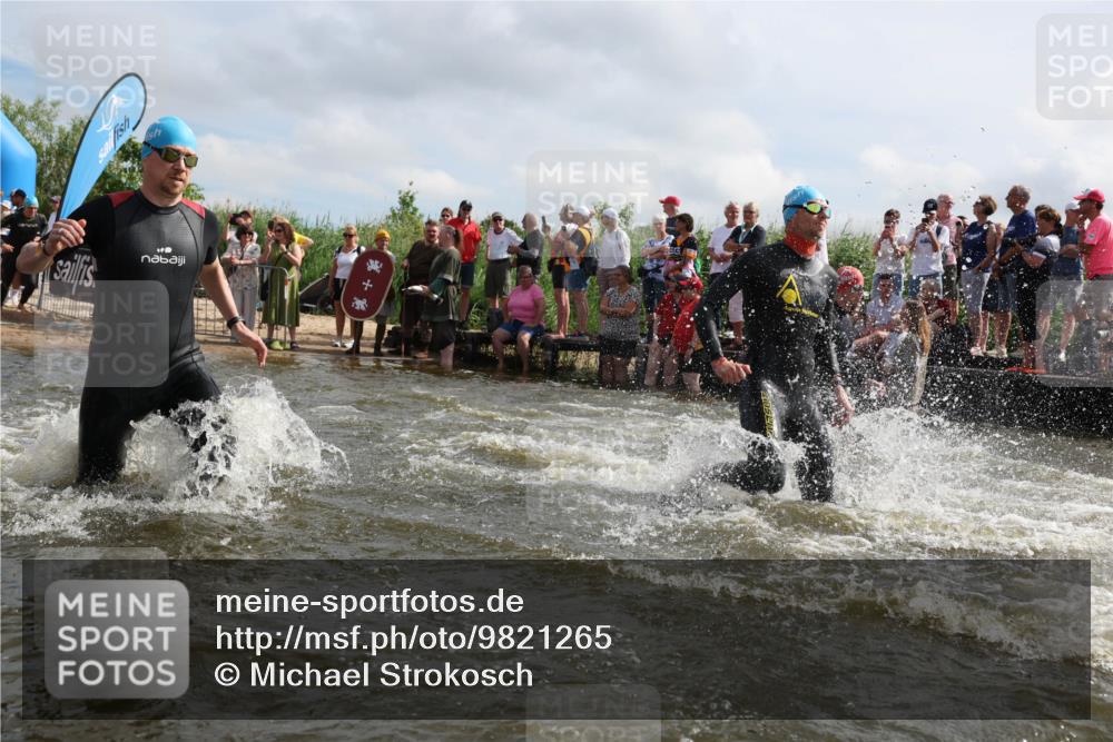 21.06.2026 - Viking Triathlon Michael Strokosch http://msf.ph/oto/9821265 21.06.2026 10:05:22 Schwimmen 33, 86, 198, 211, 230, 302, 308, 341, 459, 472, 493, 519, 601, 617, 632 meine-sportfotos.de