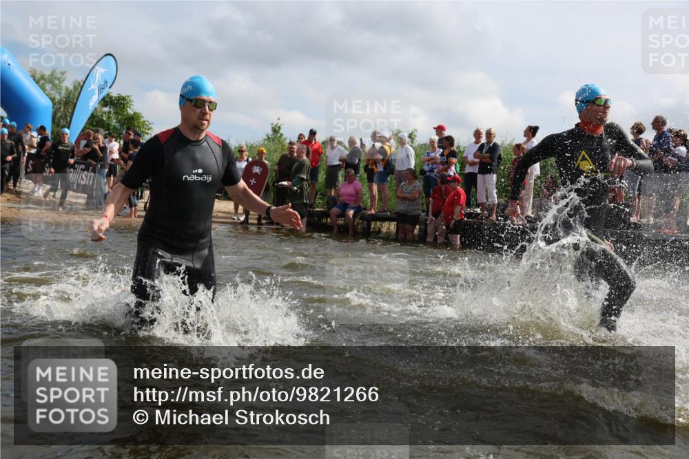 21.06.2026 - Viking Triathlon Michael Strokosch http://msf.ph/oto/9821266 21.06.2026 10:05:22 Schwimmen 33, 86, 198, 211, 230, 302, 308, 341, 459, 472, 493, 519, 601, 617, 632 meine-sportfotos.de