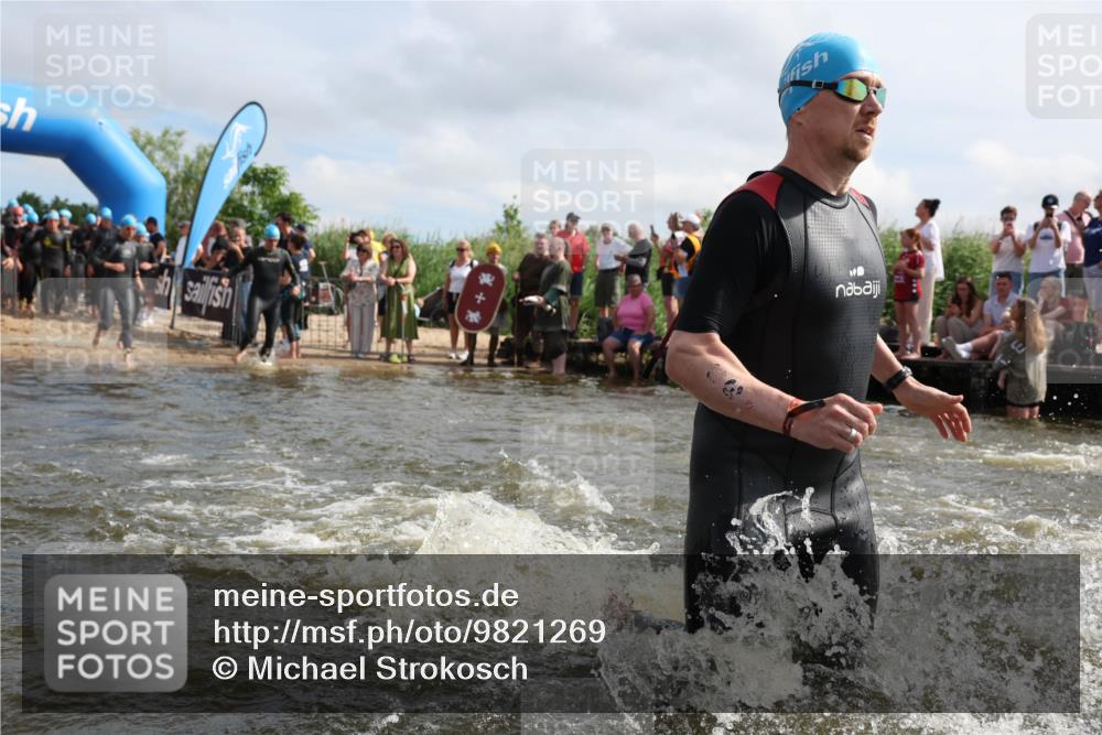 21.06.2026 - Viking Triathlon Michael Strokosch http://msf.ph/oto/9821269 21.06.2026 10:05:23 Schwimmen 33, 86, 88, 198, 211, 230, 302, 308, 330, 331, 341, 414, 452, 459, 472, 493, 519, 601, 617, 632 meine-sportfotos.de