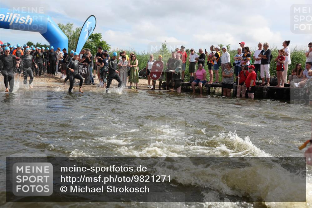21.06.2026 - Viking Triathlon Michael Strokosch http://msf.ph/oto/9821271 21.06.2026 10:05:23 Schwimmen 33, 86, 88, 198, 211, 230, 302, 308, 330, 331, 341, 414, 452, 459, 472, 493, 519, 601, 617, 632 meine-sportfotos.de