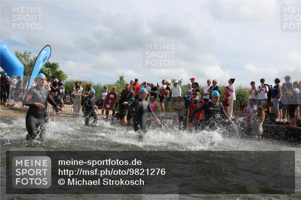 21.06.2026 - Viking Triathlon Michael Strokosch http://msf.ph/oto/9821276 21.06.2026 10:05:25 Schwimmen 33, 86, 88, 230, 302, 308, 330, 331, 341, 414, 452, 459, 472, 493, 632 meine-sportfotos.de