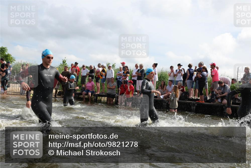 21.06.2026 - Viking Triathlon Michael Strokosch http://msf.ph/oto/9821278 21.06.2026 10:05:26 Schwimmen 33, 86, 88, 230, 302, 308, 330, 331, 341, 414, 452, 459, 472, 493, 632 meine-sportfotos.de