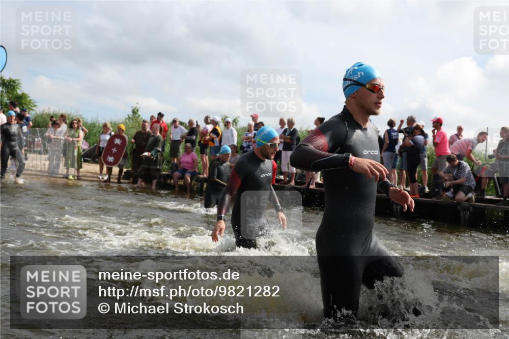 21.06.2026 - Viking Triathlon Michael Strokosch http://msf.ph/oto/9821282 21.06.2026 10:05:27 Schwimmen 33, 86, 88, 230, 302, 308, 330, 331, 341, 414, 452, 459, 472, 493, 632 meine-sportfotos.de