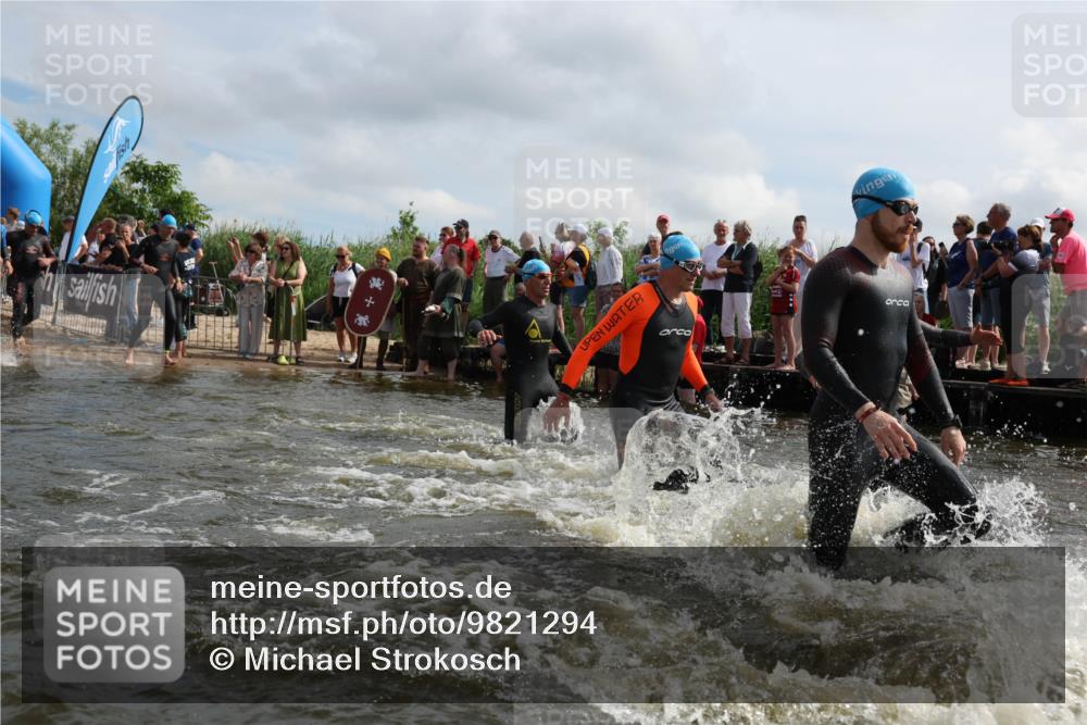 21.06.2026 - Viking Triathlon Michael Strokosch http://msf.ph/oto/9821294 21.06.2026 10:05:32 Schwimmen 86, 88, 134, 230, 262, 276, 302, 308, 330, 331, 414, 452, 459, 471, 520 meine-sportfotos.de