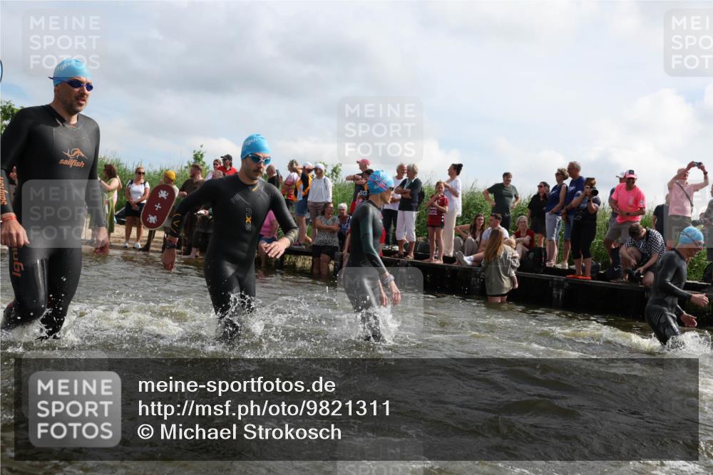 21.06.2026 - Viking Triathlon Michael Strokosch http://msf.ph/oto/9821311 21.06.2026 10:05:44 Schwimmen 45, 78, 183, 193, 234, 316, 387, 393, 399, 482, 528, 567, 578, 663 meine-sportfotos.de