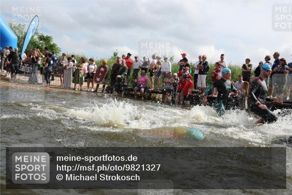 21.06.2026 - Viking Triathlon Michael Strokosch http://msf.ph/oto/9821327 21.06.2026 10:05:52 Schwimmen 45, 78, 156, 160, 183, 193, 282, 316, 393, 498, 505, 528, 563, 567, 578 meine-sportfotos.de