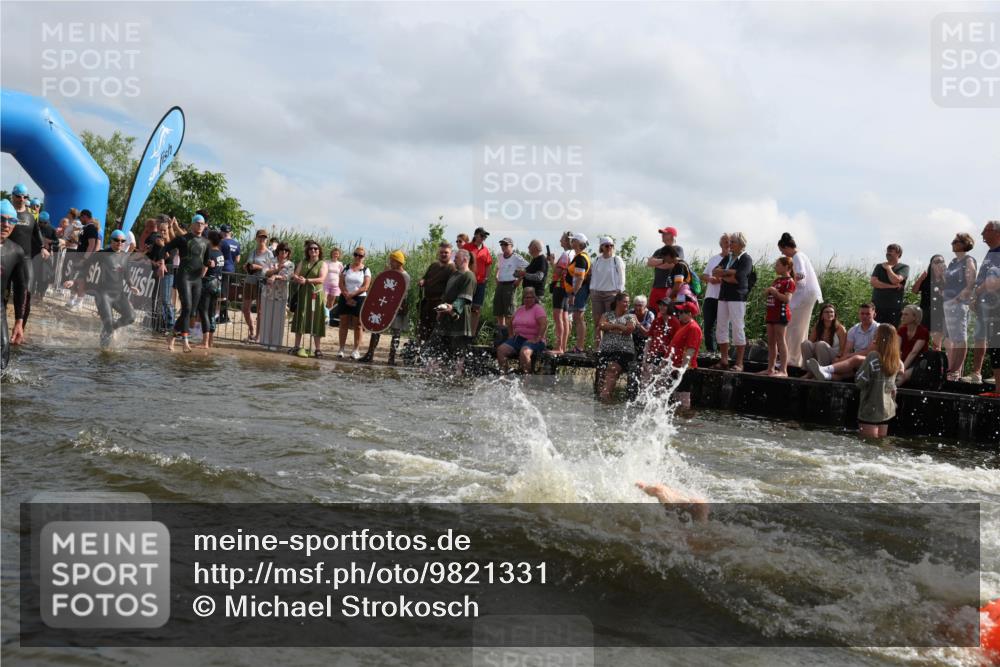 21.06.2026 - Viking Triathlon Michael Strokosch http://msf.ph/oto/9821331 21.06.2026 10:05:53 Schwimmen 45, 78, 156, 160, 183, 193, 282, 316, 393, 498, 505, 528, 563, 567, 578 meine-sportfotos.de