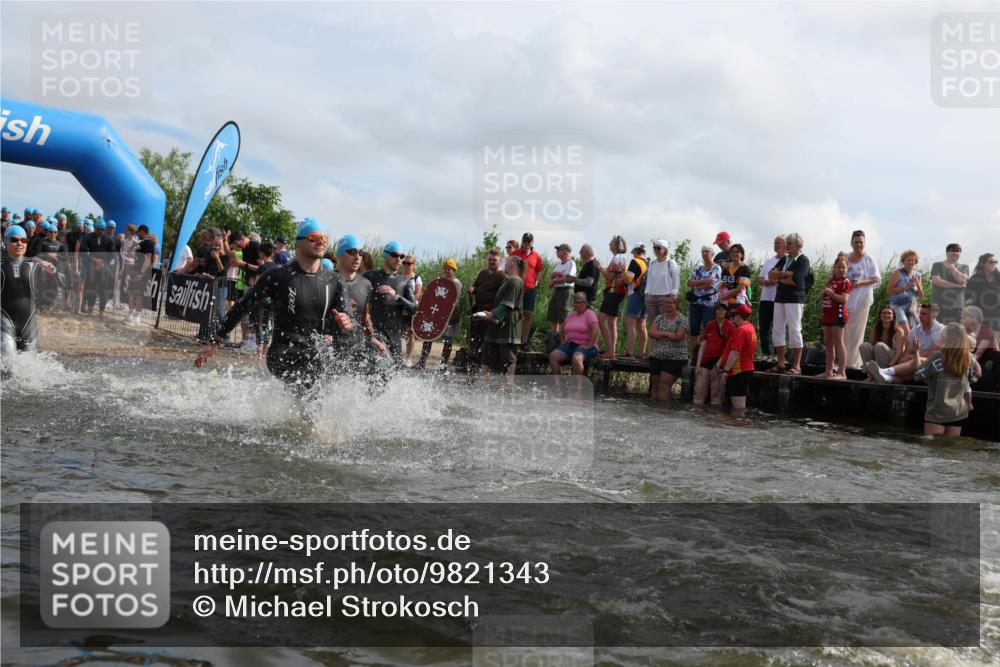 21.06.2026 - Viking Triathlon Michael Strokosch http://msf.ph/oto/9821343 21.06.2026 10:06:00 Schwimmen 91, 93, 147, 156, 173, 185, 259, 261, 273, 282, 405, 443, 498, 505, 563 meine-sportfotos.de