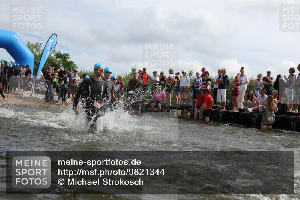21.06.2026 - Viking Triathlon Michael Strokosch http://msf.ph/oto/9821344 21.06.2026 10:06:00 Schwimmen 91, 93, 147, 156, 173, 185, 259, 261, 273, 282, 405, 443, 498, 505, 563 meine-sportfotos.de