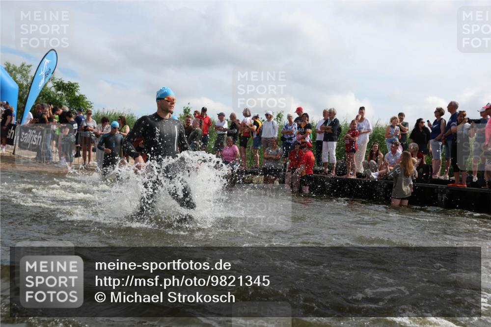 21.06.2026 - Viking Triathlon Michael Strokosch http://msf.ph/oto/9821345 21.06.2026 10:06:01 Schwimmen 91, 93, 147, 156, 173, 185, 259, 261, 273, 282, 405, 443, 498, 505, 563 meine-sportfotos.de