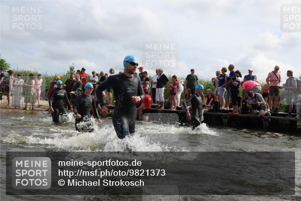 21.06.2026 - Viking Triathlon Michael Strokosch http://msf.ph/oto/9821373 21.06.2026 10:06:13 Schwimmen 41, 147, 153, 162, 173, 185, 190, 248, 273, 312, 368, 378, 405, 479, 541, 550 meine-sportfotos.de