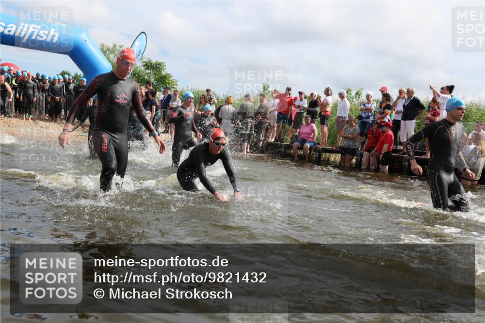 21.06.2026 - Viking Triathlon Michael Strokosch http://msf.ph/oto/9821432 21.06.2026 10:06:49 Schwimmen 54, 166, 245, 310, 429, 444, 449, 464, 495, 609, 615, 618, 638, 641, 668 meine-sportfotos.de