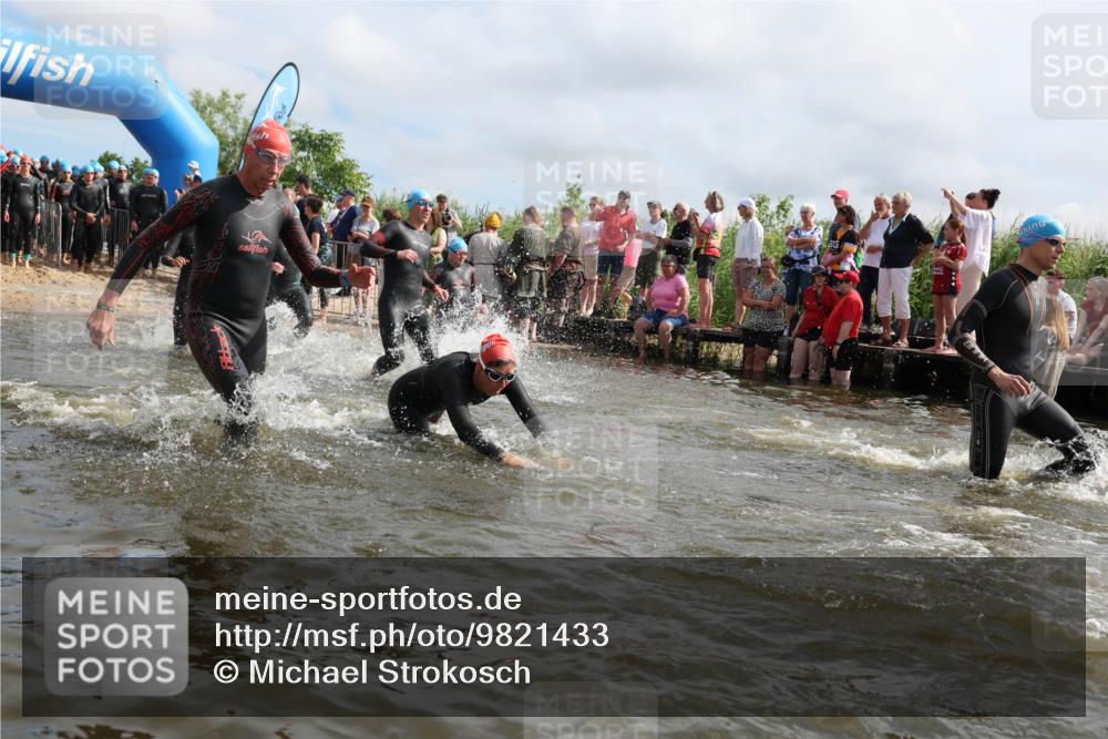 21.06.2026 - Viking Triathlon Michael Strokosch http://msf.ph/oto/9821433 21.06.2026 10:06:49 Schwimmen 54, 166, 245, 310, 429, 444, 449, 464, 495, 609, 615, 618, 638, 641, 668 meine-sportfotos.de