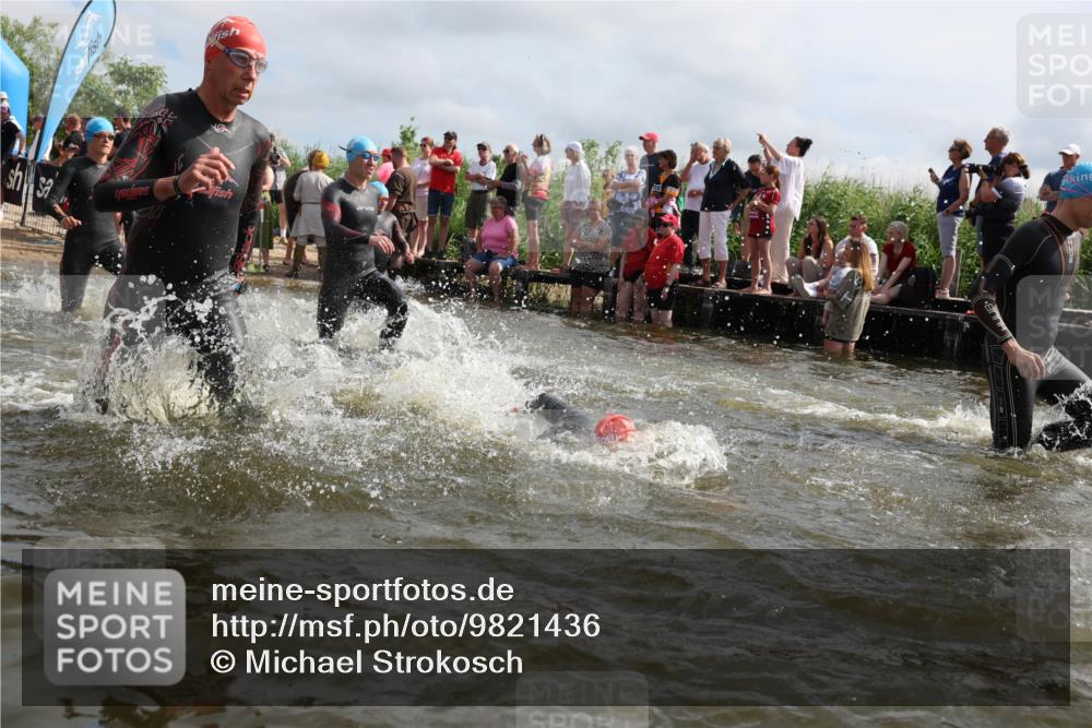 21.06.2026 - Viking Triathlon Michael Strokosch http://msf.ph/oto/9821436 21.06.2026 10:06:50 Schwimmen 54, 166, 245, 310, 429, 444, 449, 464, 495, 609, 615, 618, 638, 641, 668 meine-sportfotos.de