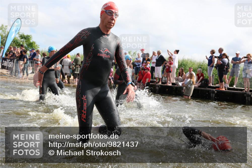 21.06.2026 - Viking Triathlon Michael Strokosch http://msf.ph/oto/9821437 21.06.2026 10:06:51 Schwimmen 54, 166, 245, 310, 429, 444, 449, 464, 495, 609, 615, 618, 638, 641, 668 meine-sportfotos.de