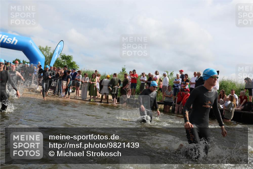 21.06.2026 - Viking Triathlon Michael Strokosch http://msf.ph/oto/9821439 21.06.2026 10:06:53 Schwimmen 54, 166, 245, 310, 449, 464, 495, 609, 615, 618, 638, 641, 668 meine-sportfotos.de